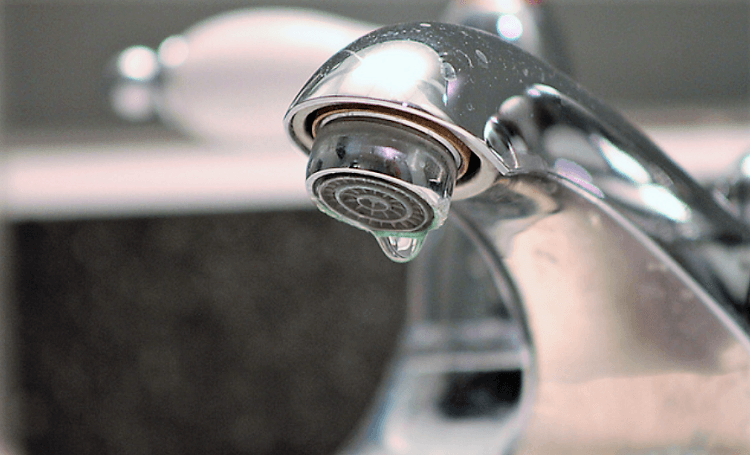 Slabo kapanje vode iz slavine - kako uštedjeti s perlatorom